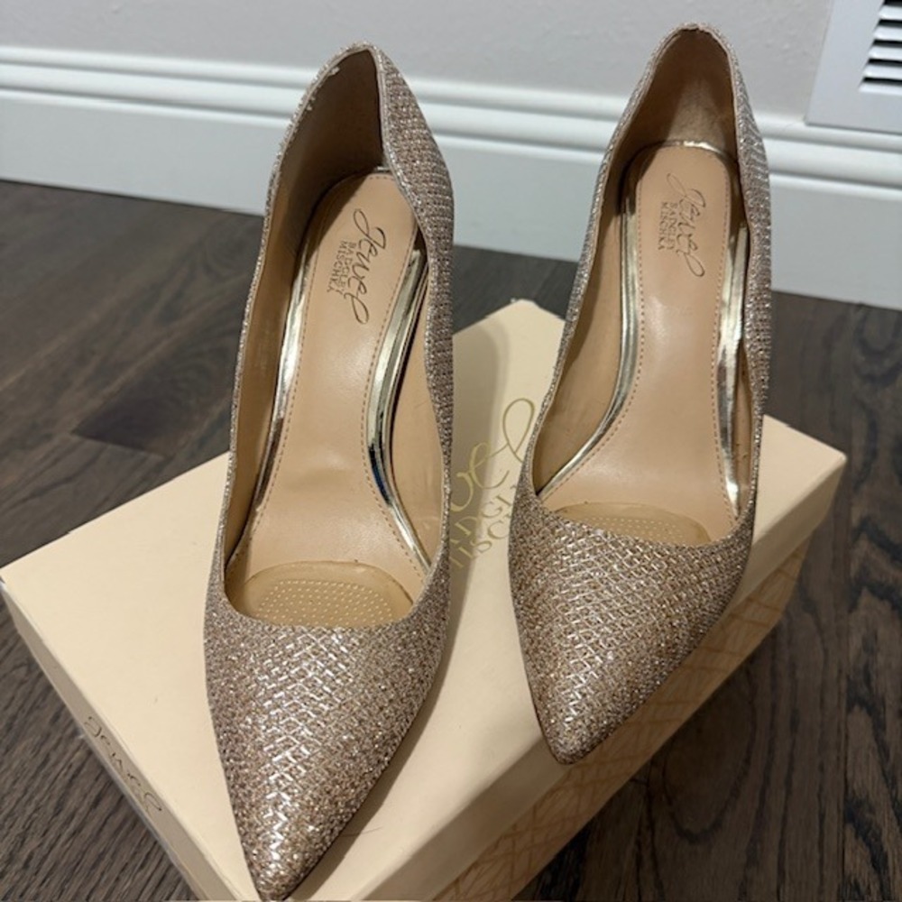 Jewel Badgley Mischka Riley Champagne Gold Glitter Pointed Toe Pumps 8.5